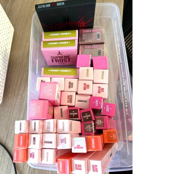 Jeffree Star Makeup Bundle Lot Lipstick Lip Gloss Palette Highlighter Eyeshadow - Picture 1 of 4
